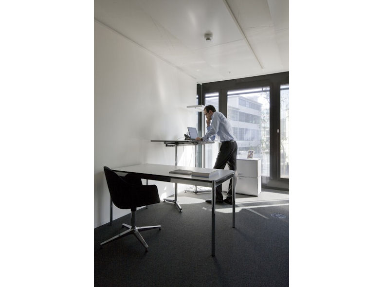 USM Kitos Sit to Stand