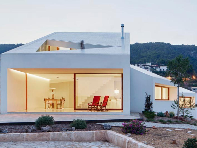 Roof tiles by Cas Ceramica