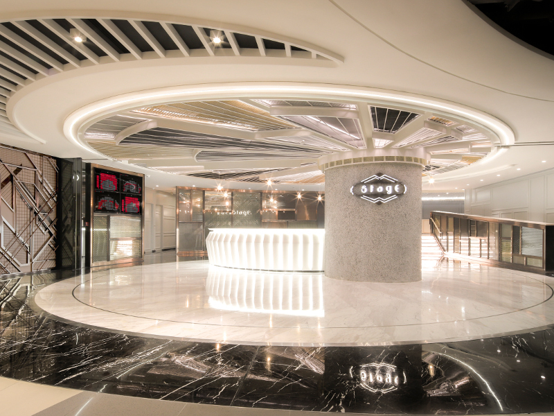 StagE cinema inspired by theatrical design